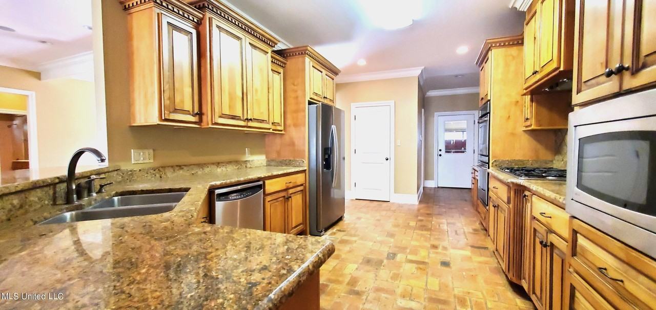 2521 Promenade Blvd - Photo 6 of 23