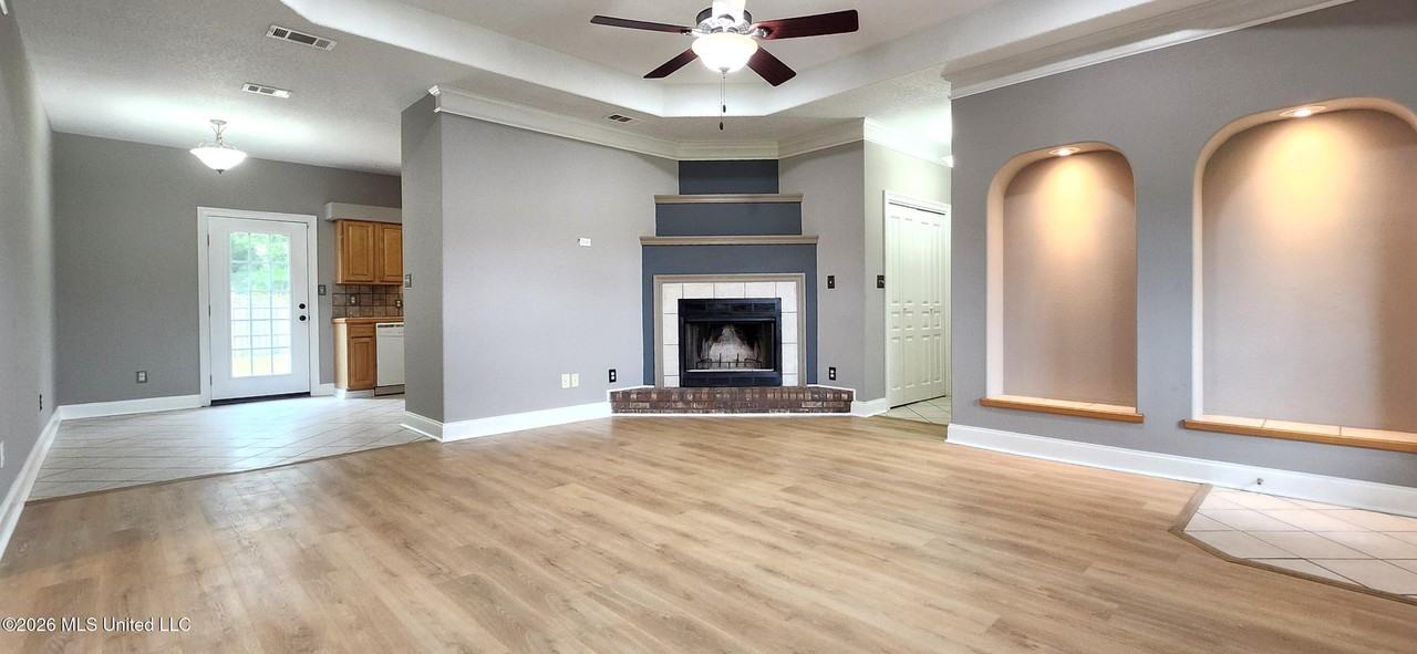 3254 Stonegate Cir - Photo 2 of 15