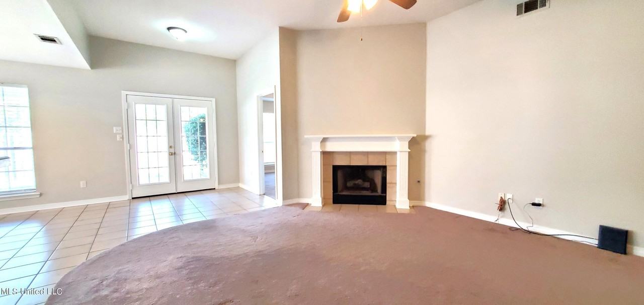 4006 Meadow Oak Ln - Photo 2 of 16
