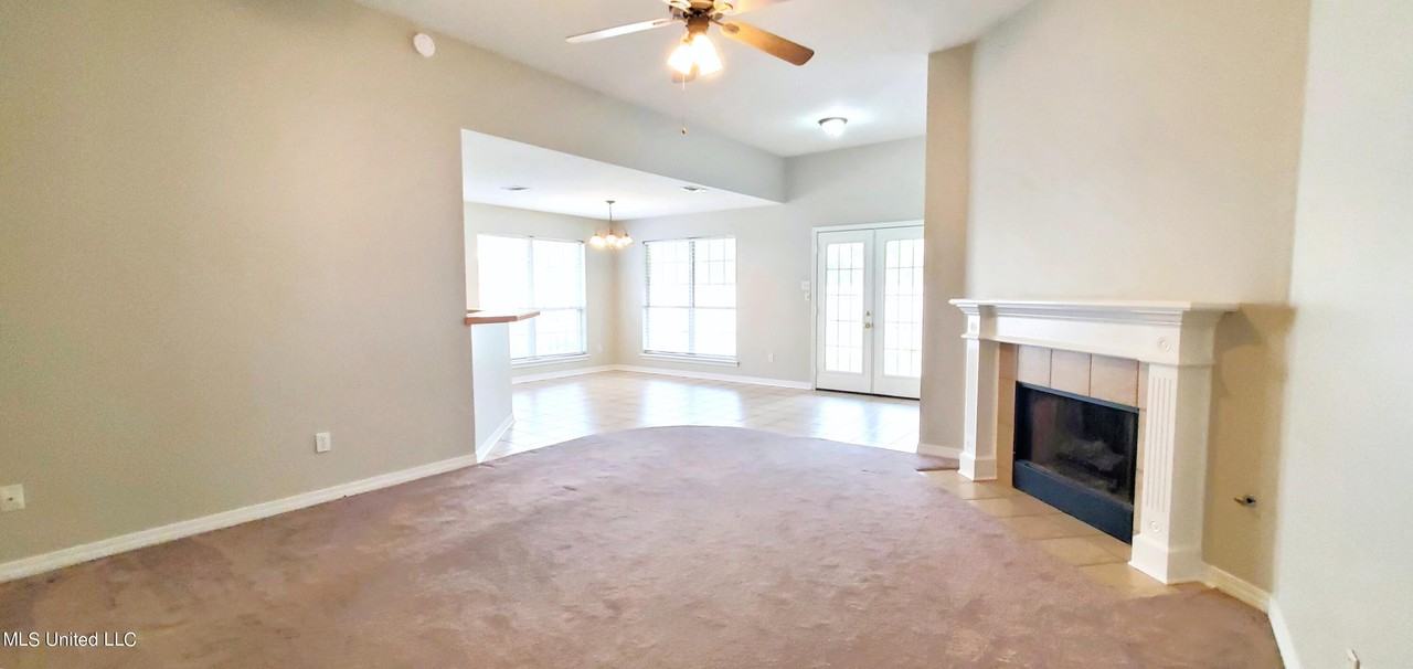 4006 Meadow Oak Ln - Photo 3 of 16