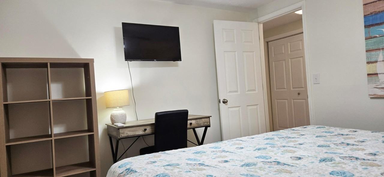 72 E Grand Ave #100 - Photo 5 of 37