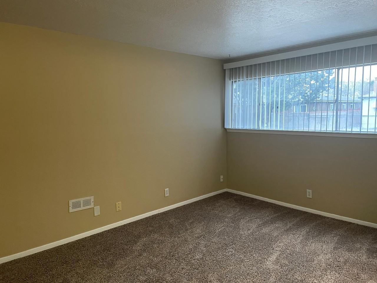 1520 Girard Blvd Ne #P - Photo 3 of 13