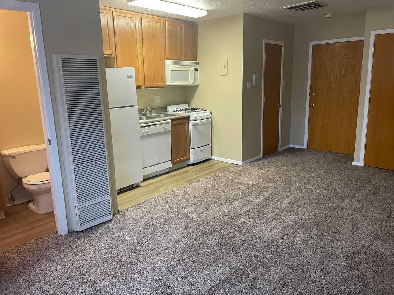 1520 Girard Blvd Ne #P - Photo 4 of 13