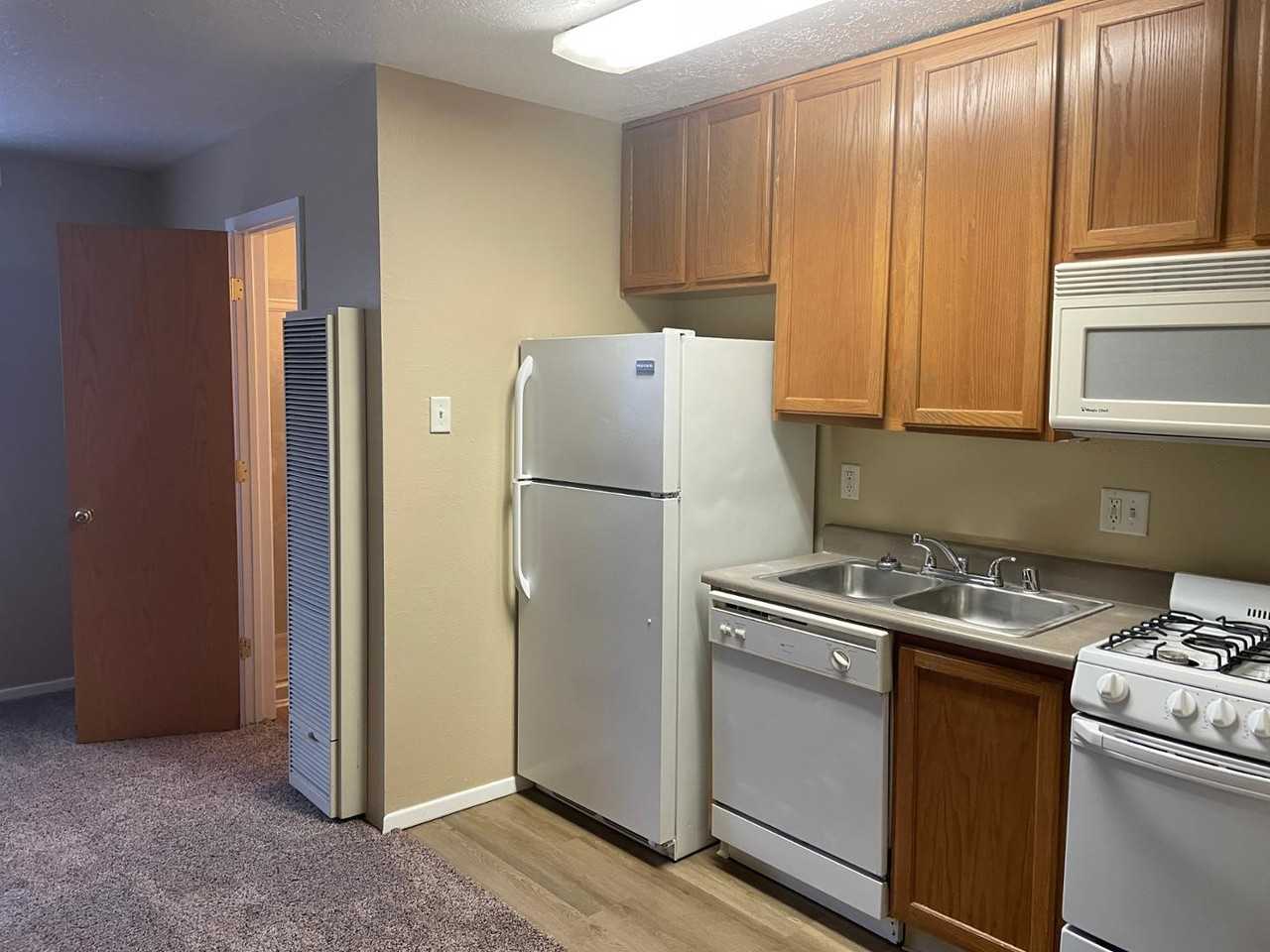 1520 Girard Blvd Ne #P - Photo 5 of 13