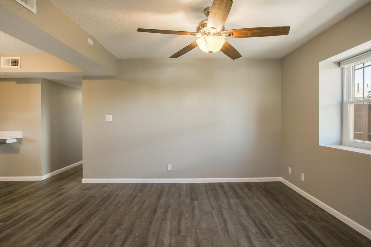 708 Mountain Rd Ne - Photo 4 of 15