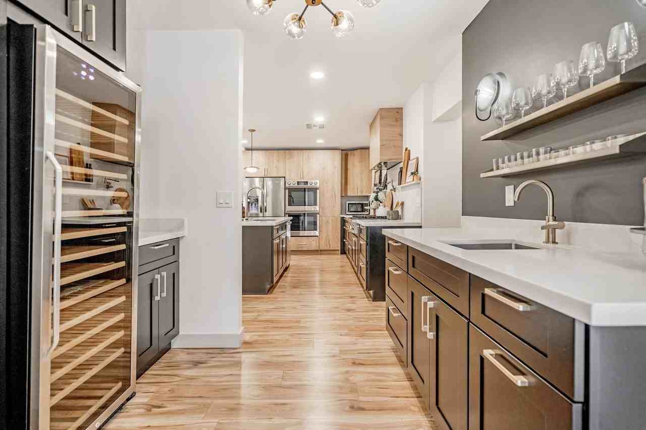 7018 N 13th St - Photo 4 of 50