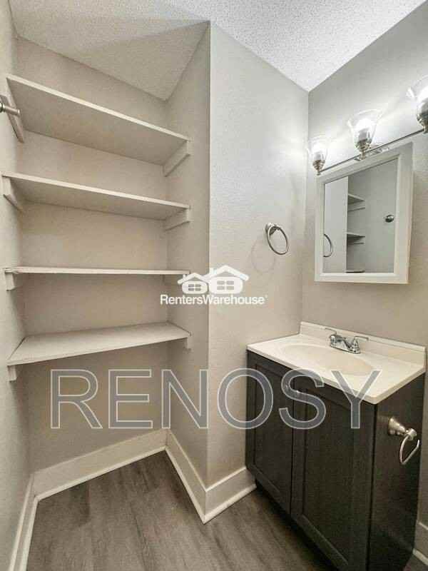 1314 22nd St #5 - Photo 4 of 11