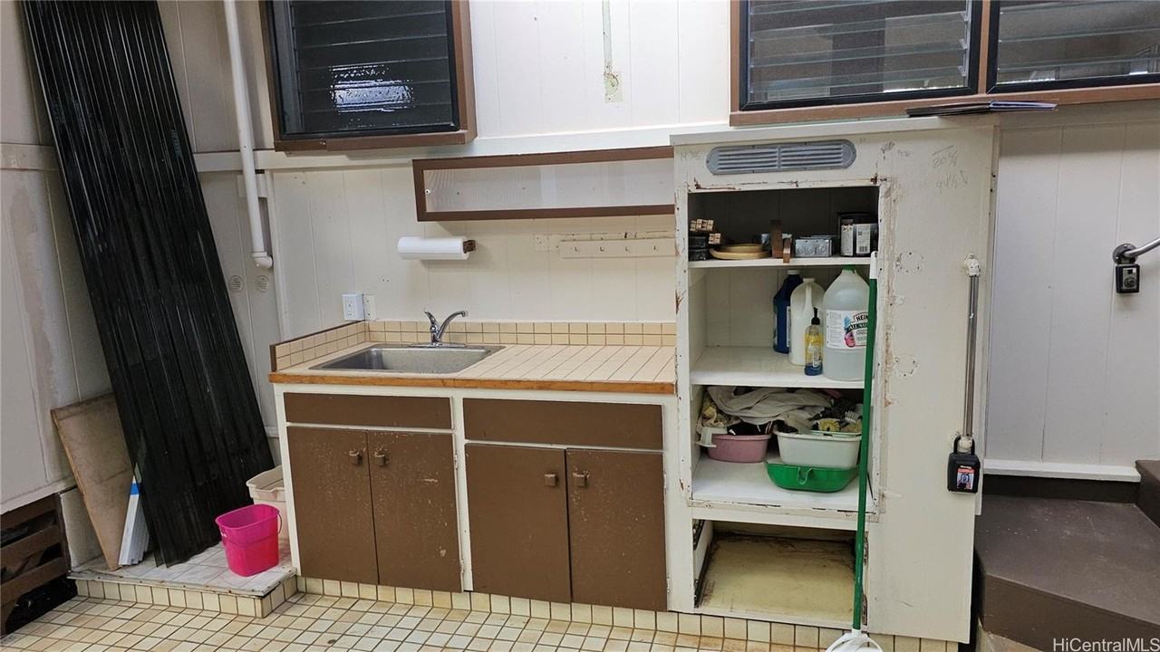 1447 Lekeona St - Photo 7 of 25