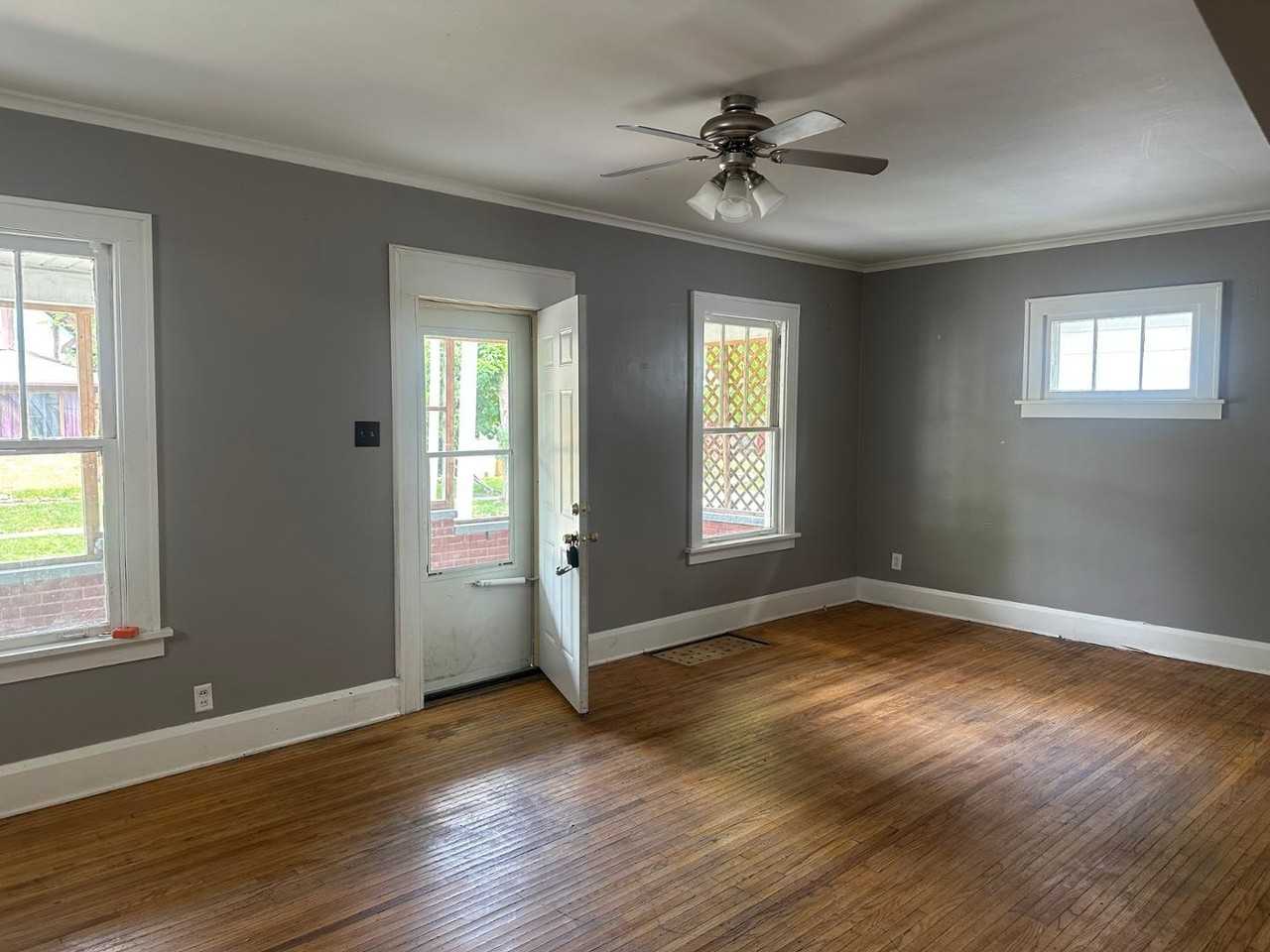 226 E Pearl St - Photo 3 of 15