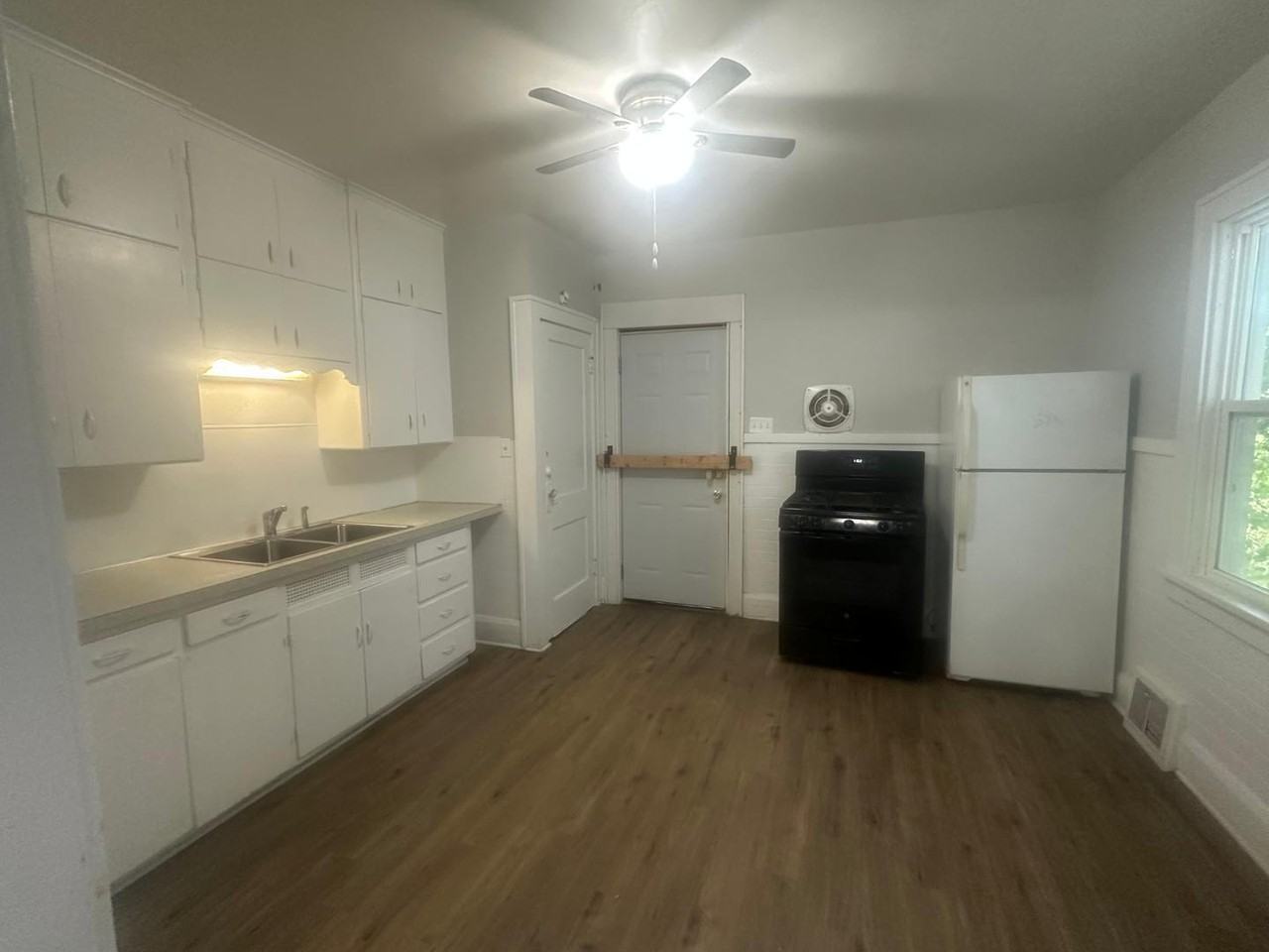 226 E Pearl St - Photo 6 of 15