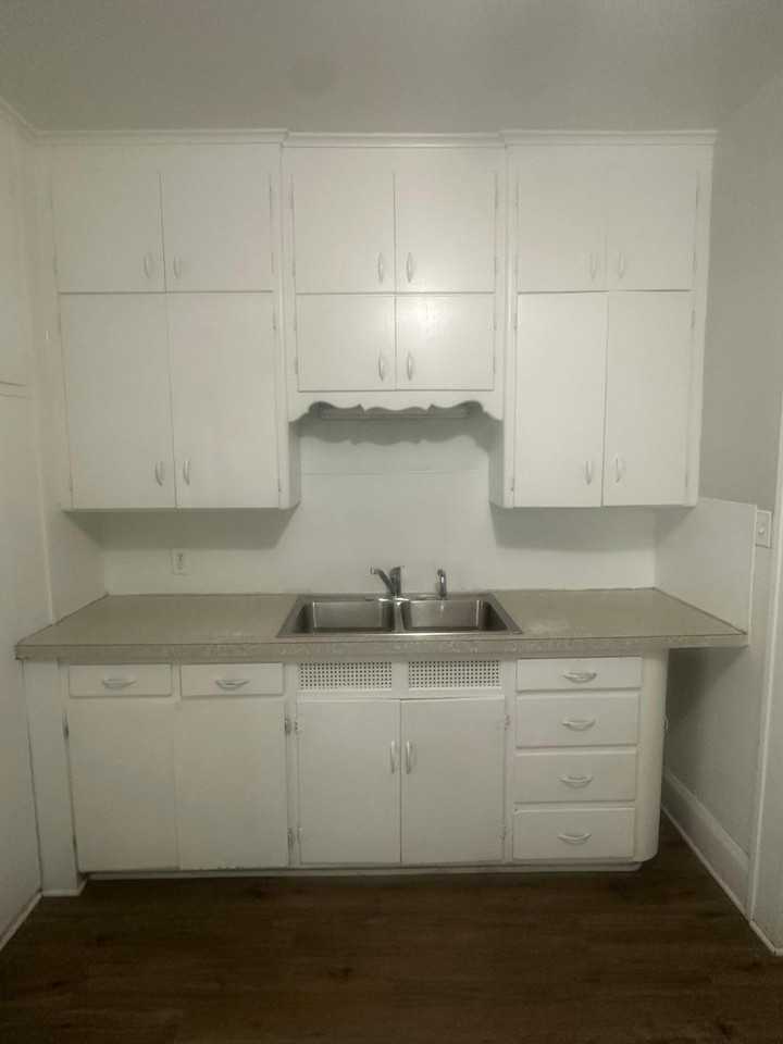 226 E Pearl St - Photo 7 of 15