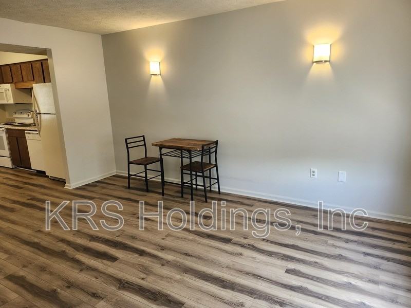 211 S Waverley St #A2 - Photo 3 of 12
