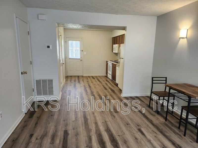 211 S Waverley St #A2 - Photo 4 of 12