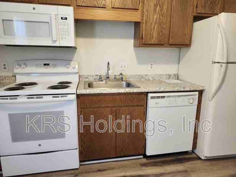 211 S Waverley St #A2 - Photo 6 of 12