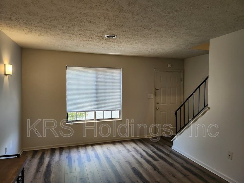 211 S Waverley St #A2 - Photo 7 of 12