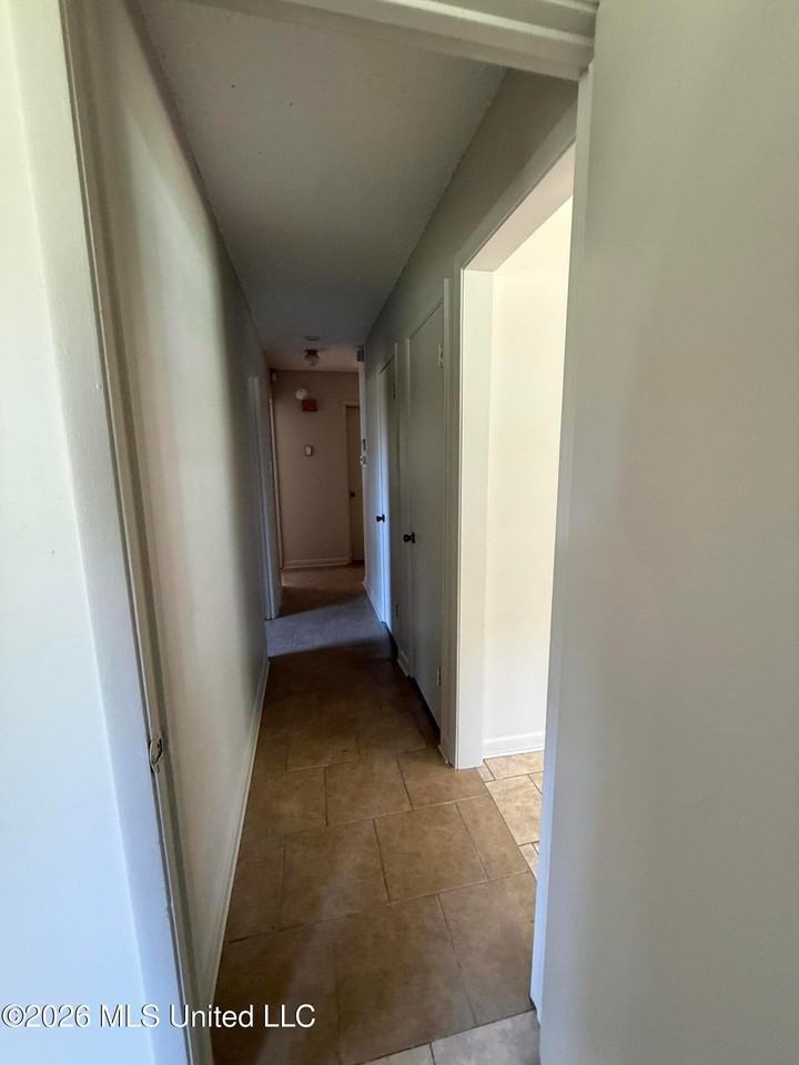 1616 Courtney St - Photo 5 of 11