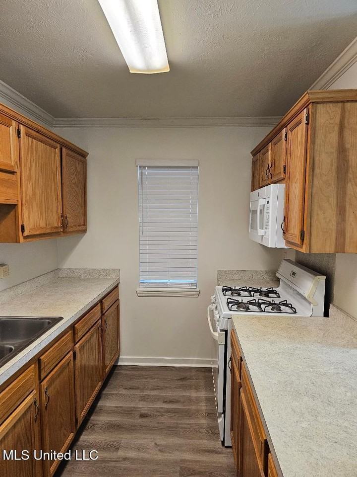 705 Water Oak Cv - Photo 3 of 3