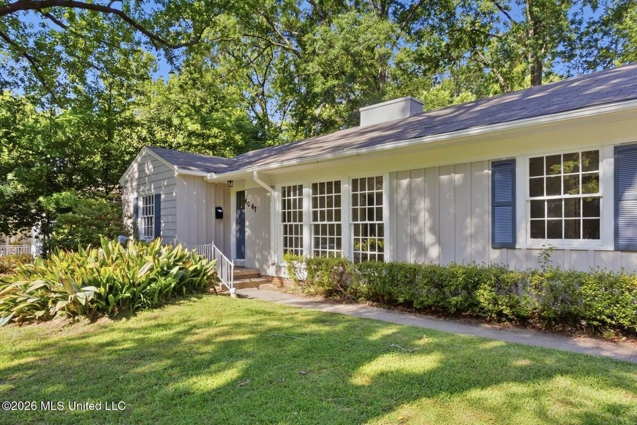 4047 Robin Dr - Photo 3 of 25