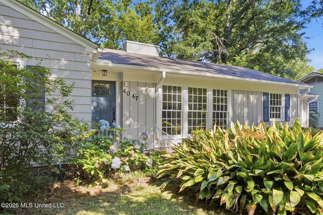 4047 Robin Dr - Photo 4 of 25