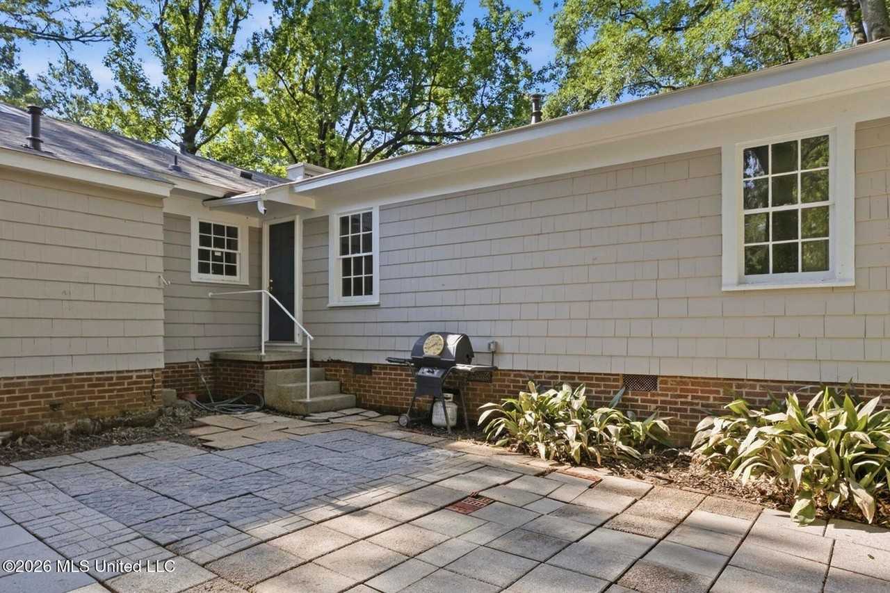 4047 Robin Dr - Photo 5 of 25