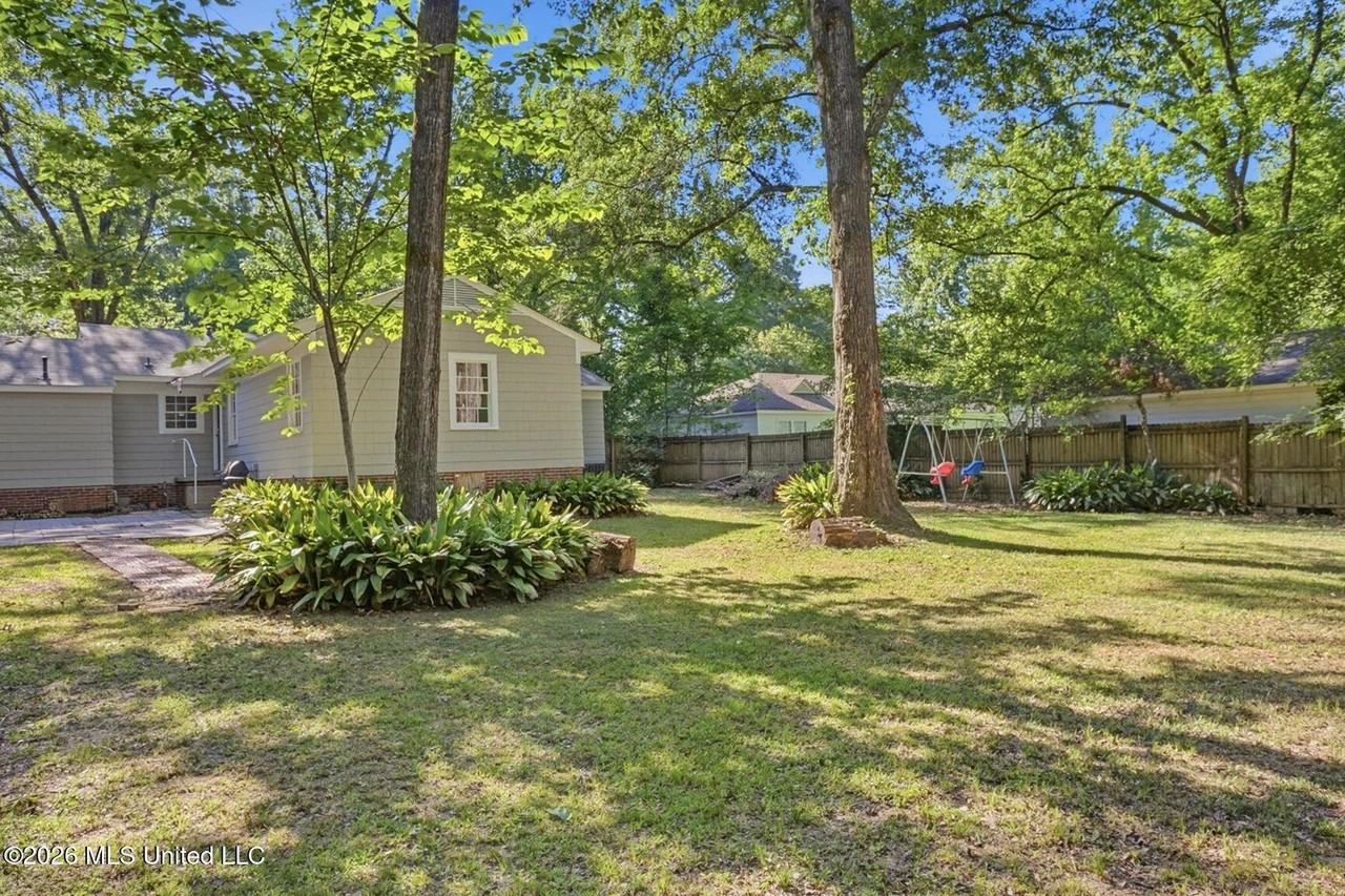 4047 Robin Dr - Photo 6 of 25