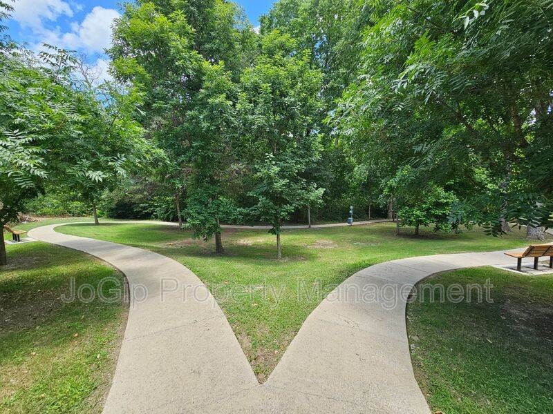8045 Emerald Rock Dr - Photo 3 of 38