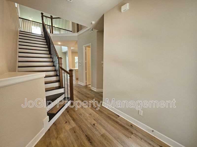 8045 Emerald Rock Dr - Photo 5 of 38