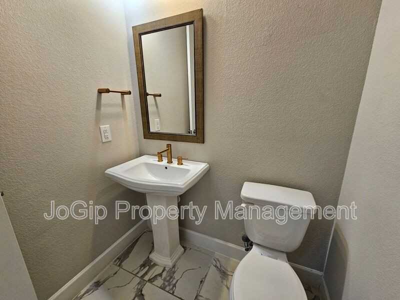 8045 Emerald Rock Dr - Photo 7 of 38