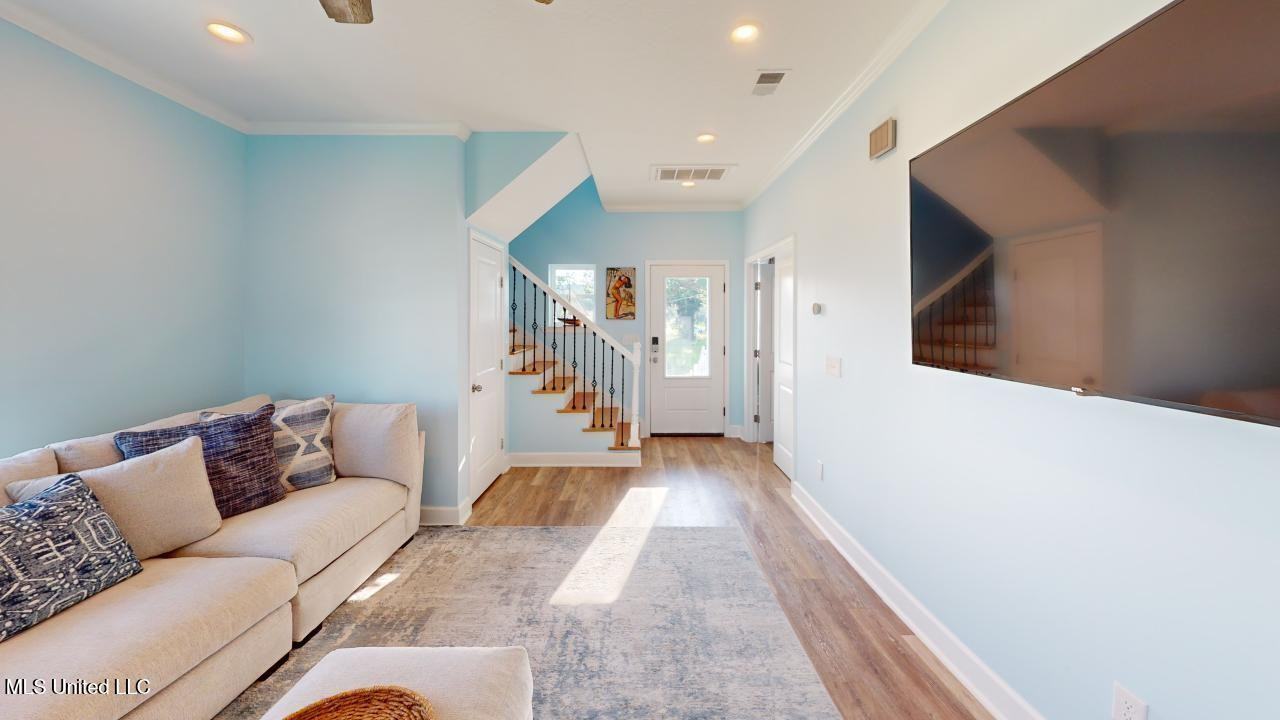 116 Acacia Ave - Photo 3 of 28