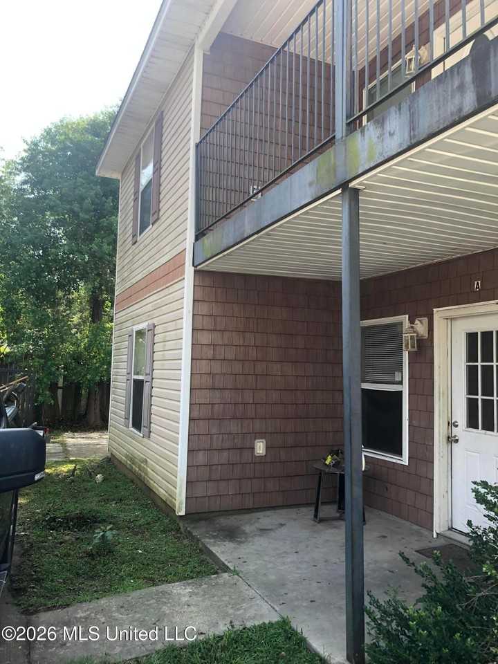 280 Rodenberg Ave - Photo 2 of 11
