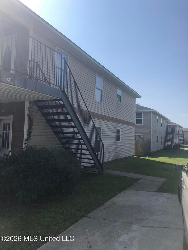 280 Rodenberg Ave - Photo 3 of 11