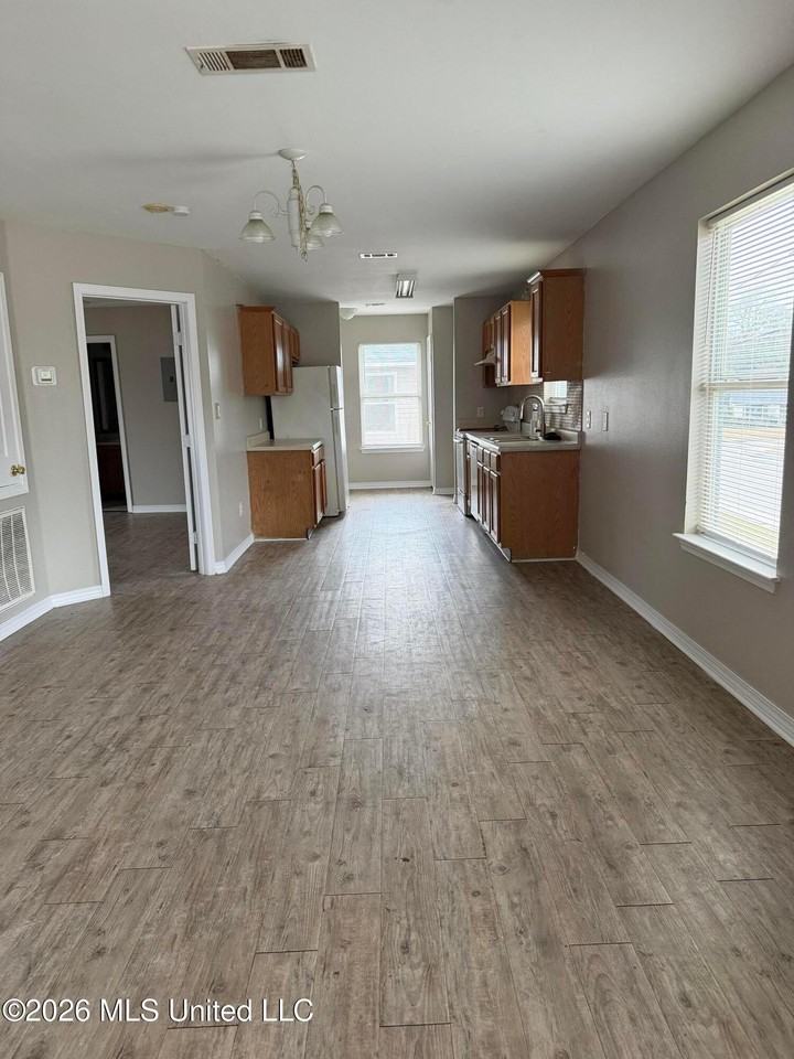 280 Rodenberg Ave - Photo 4 of 11