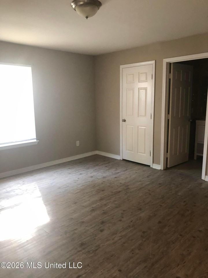 280 Rodenberg Ave - Photo 5 of 11