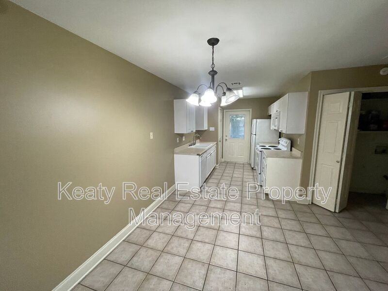 207 Rural St #B - Photo 2 of 11