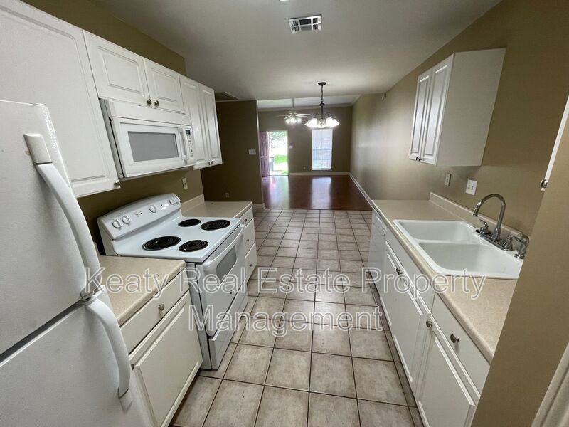 207 Rural St #B - Photo 3 of 11
