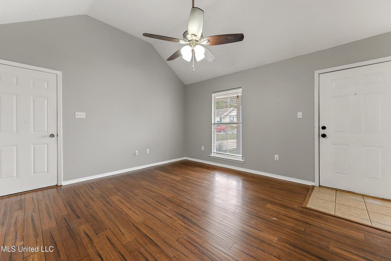 13446 Addison Ave - Photo 3 of 21