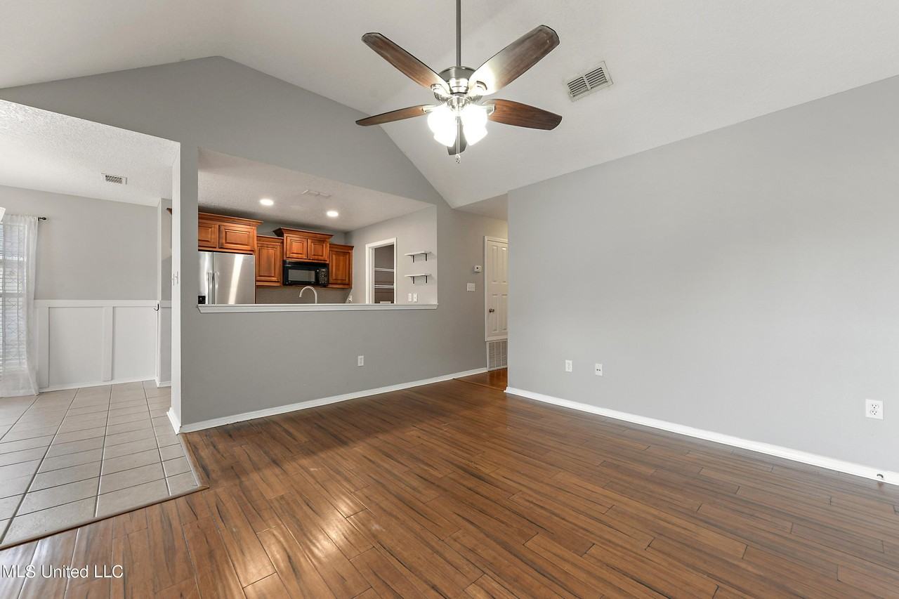 13446 Addison Ave - Photo 4 of 21