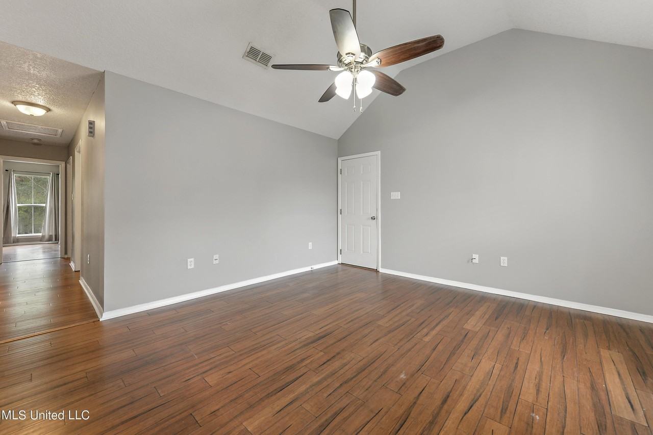 13446 Addison Ave - Photo 5 of 21