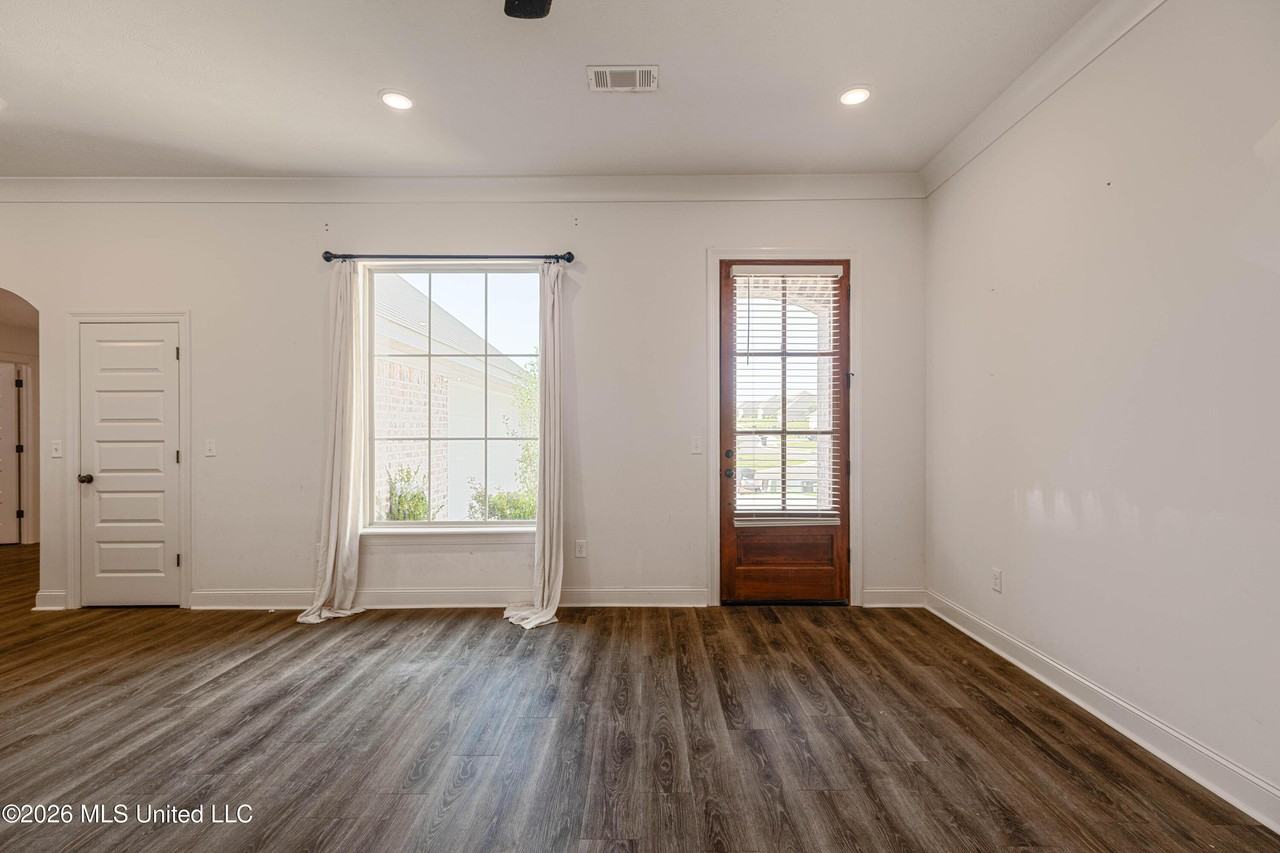 509 Silver Hill Drive - Photo 5 of 39