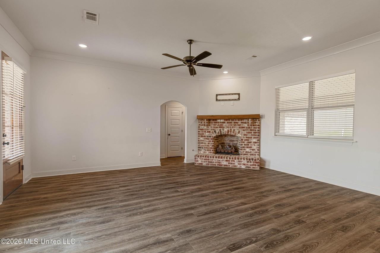 509 Silver Hill Drive - Photo 7 of 39