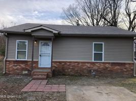 featured image of 493 Southern St