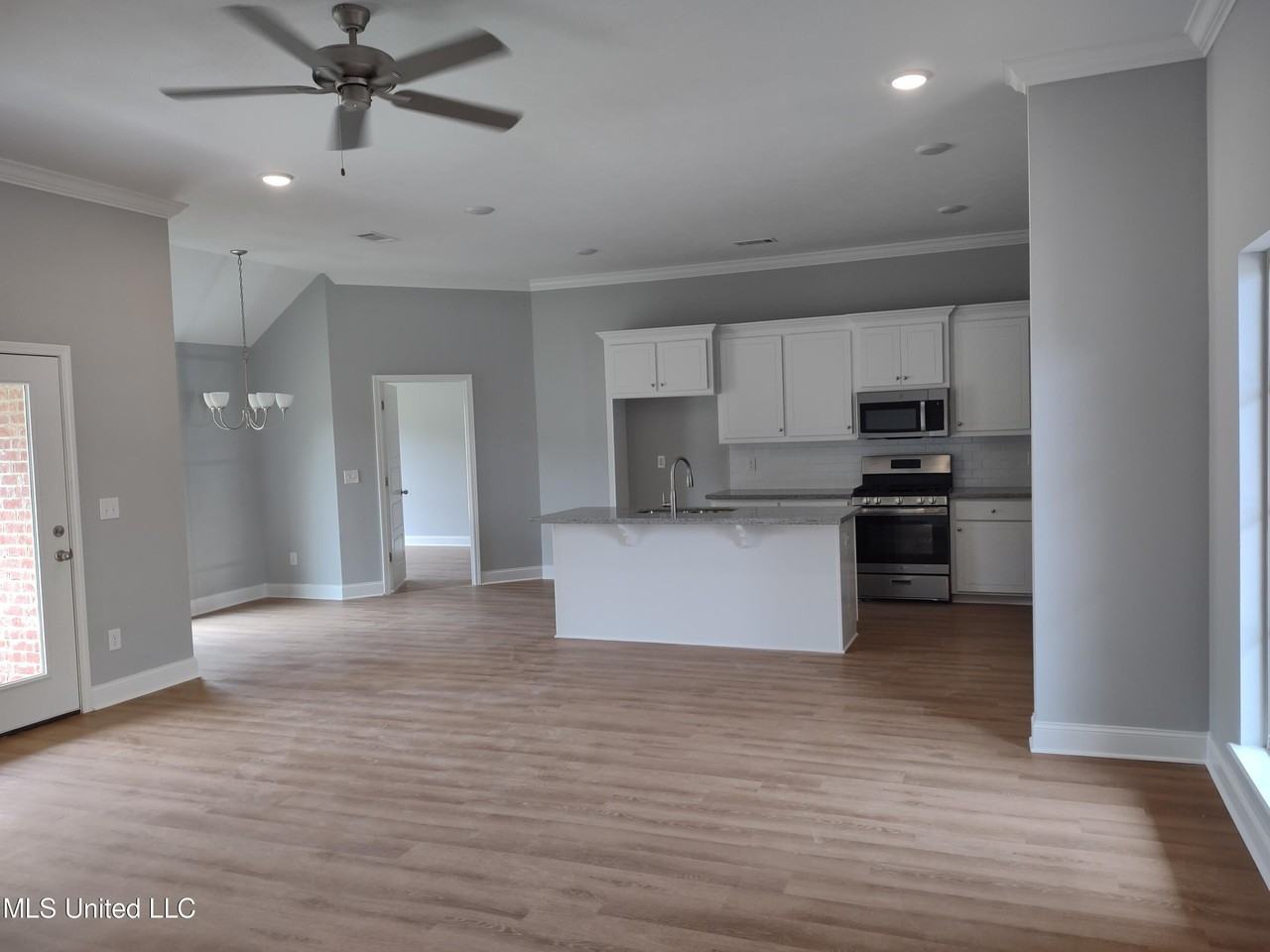 599 Westfield Dr - Photo 6 of 30