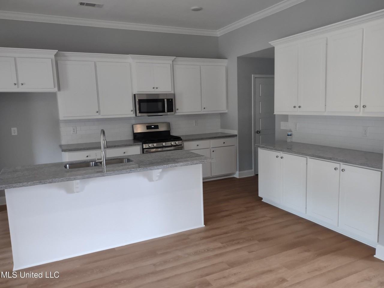 599 Westfield Dr - Photo 7 of 30