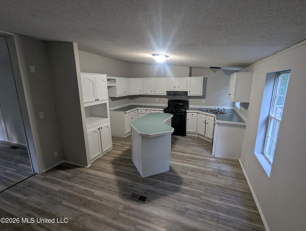 7682 Edwards Place Rd - Photo 4 of 11