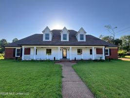 featured image of 990 Eagle Ridge Cv