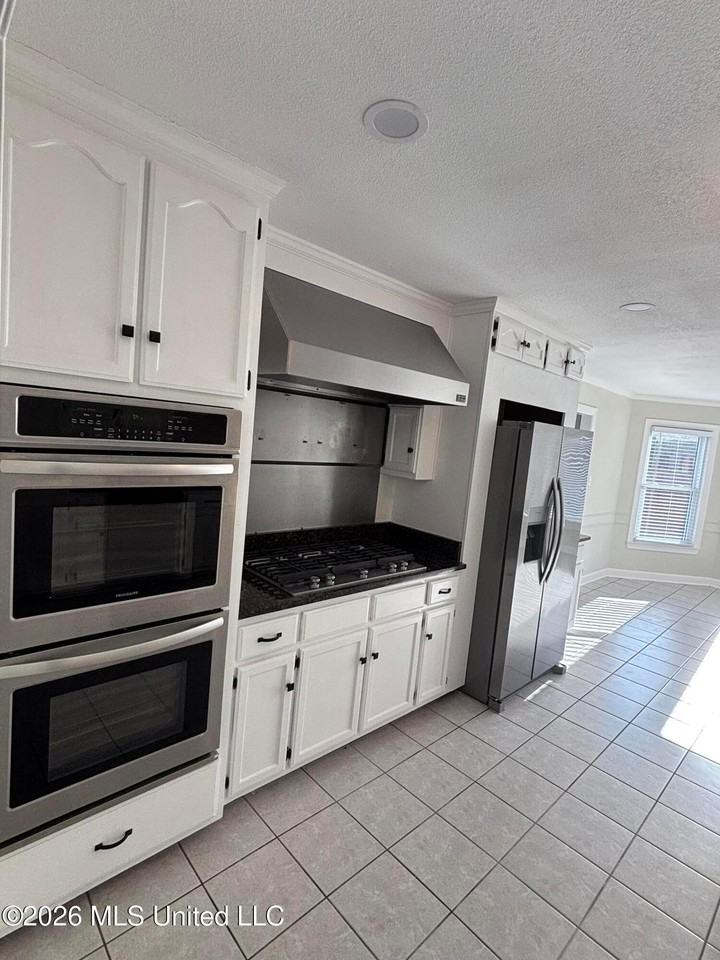 990 Eagle Ridge Cv - Photo 5 of 44