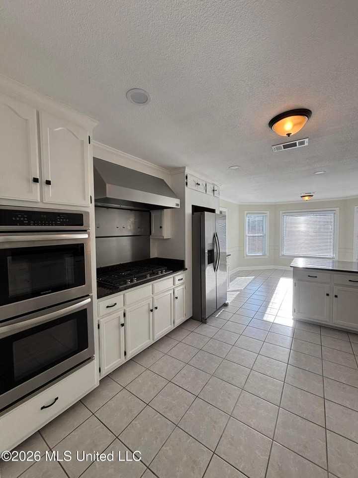 990 Eagle Ridge Cv - Photo 7 of 44