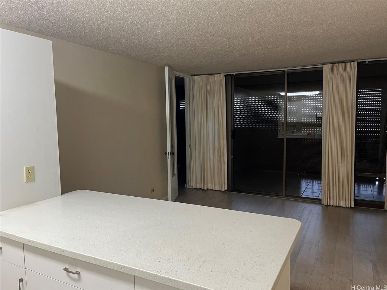 1201 Wilder Ave #601 - Photo 3 of 7