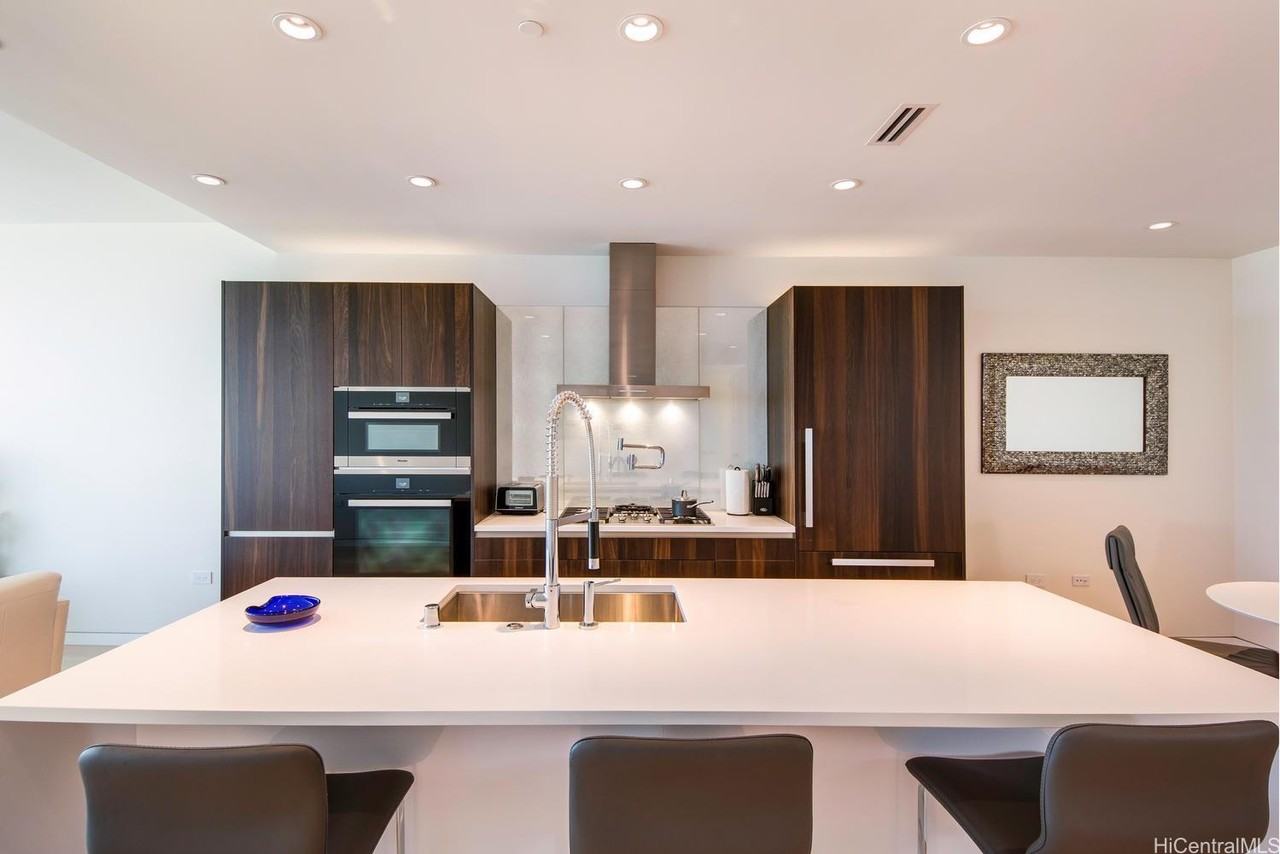 1118 Ala Moana Blvd #1203 - Photo 4 of 21