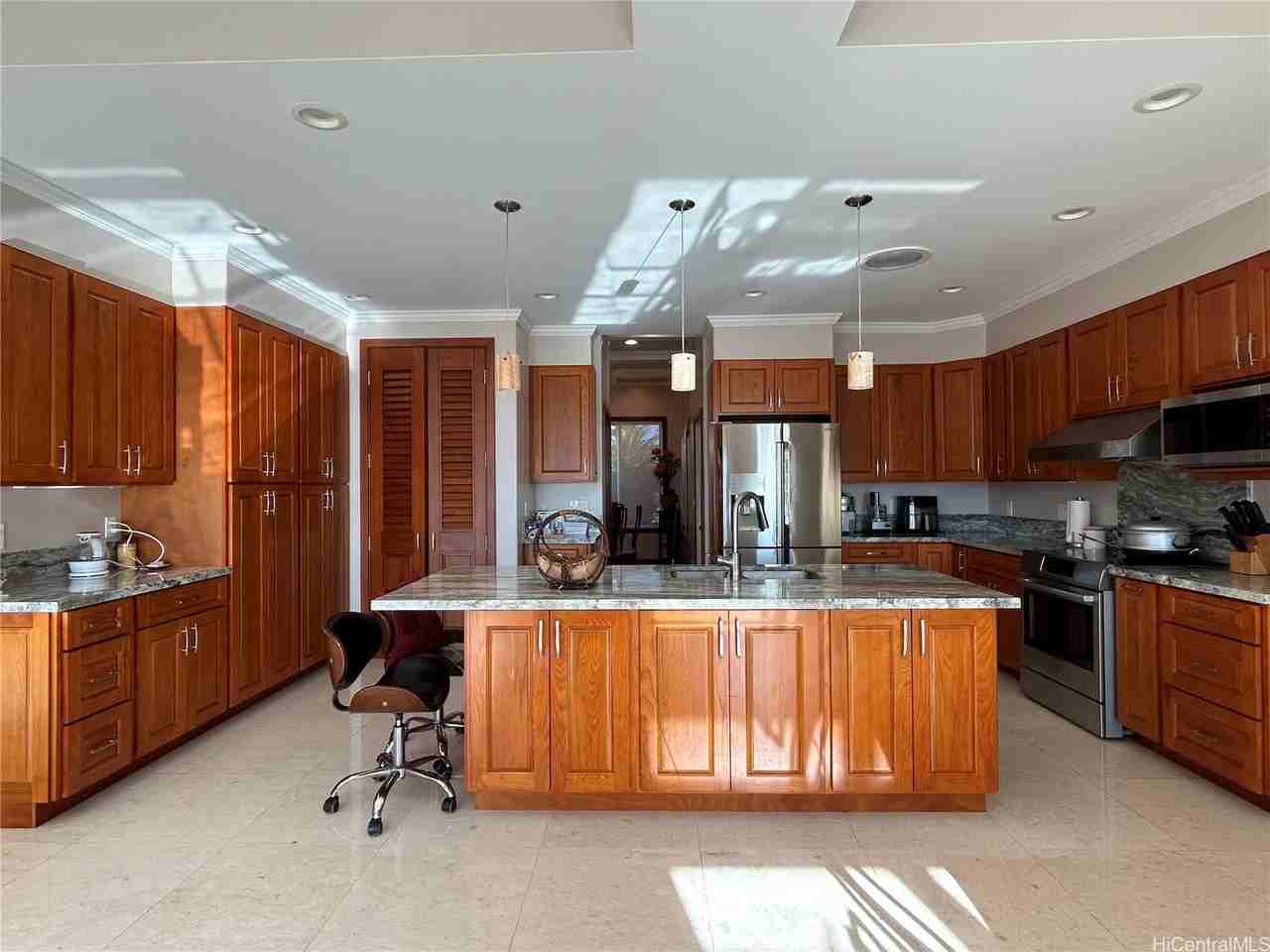 131 Hoahana Pl - Photo 3 of 23